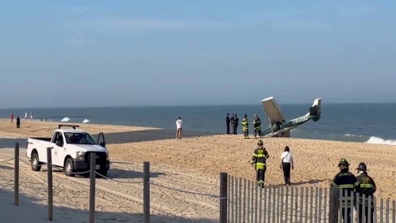 Small plane makes emergency landing on Maryland beach